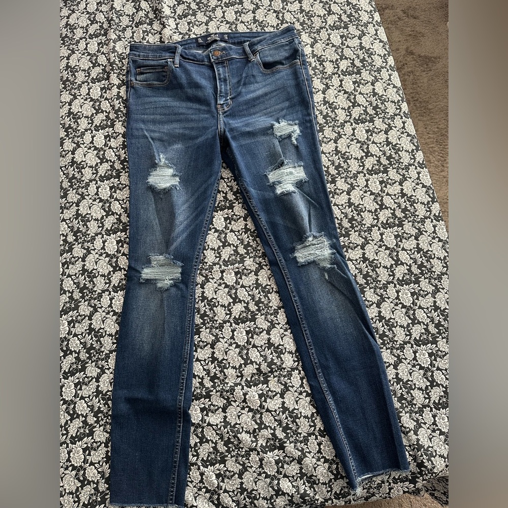 Hollister Distressed Mid-Rise Crop Super Skinny Jeans